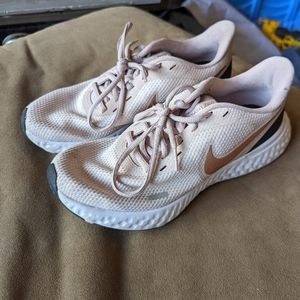 Nike Women's Revolution 5 Wide Running Shoe rose gold